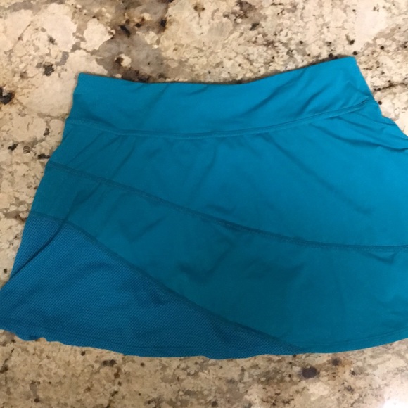 Lija outfit size small skirt and medium tank top in excellent condition - Picture 4 of 7